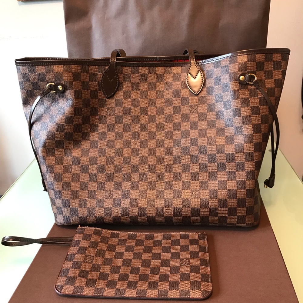 Authentic LV Neverfull NM GM Damier tote comes with matching wristlet.